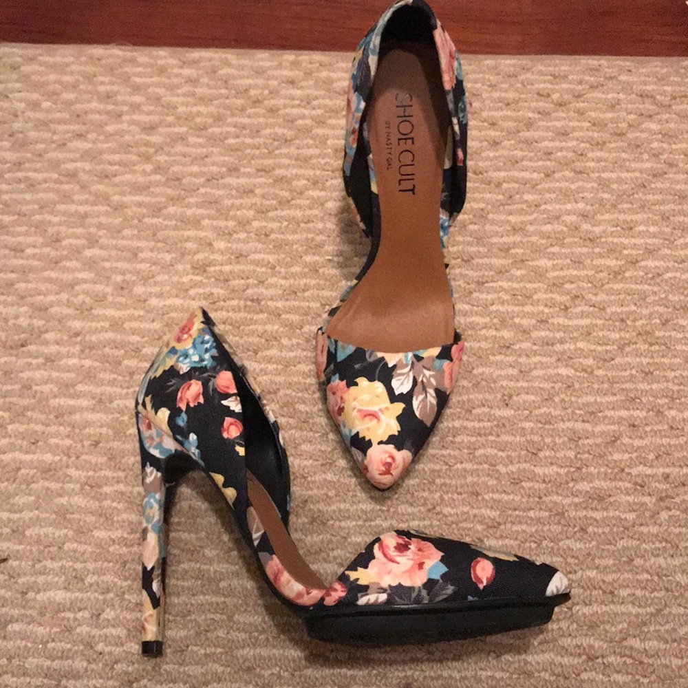 Nasty Gal Floral Pointed-Toe D'Orsay Heels in Navy with Multi-Color Roses
